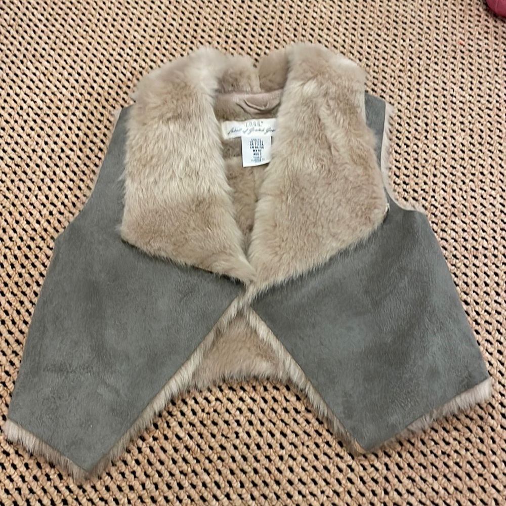 H&M shearling vest size 1.5 - 2 years